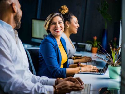 bureau-france equipe de travail dans bureau
