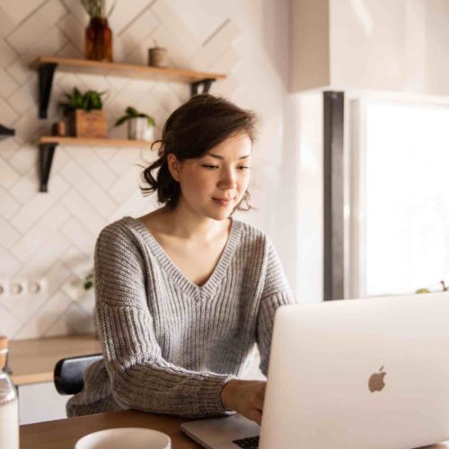 cours en ligne etudiante en cours en ligne à la maison