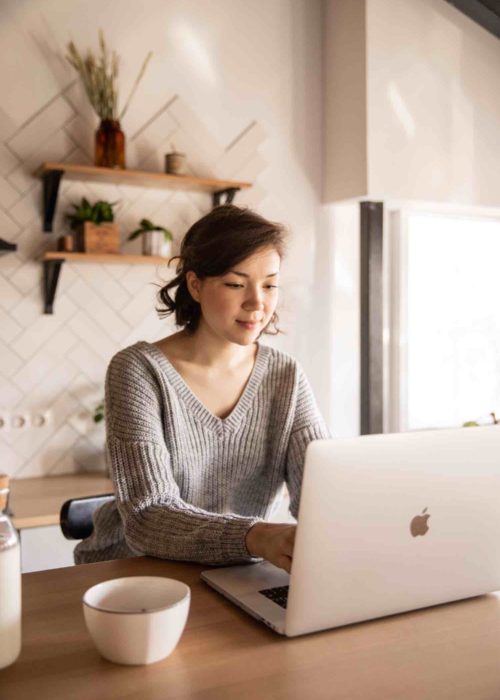 french-lessons-online woman in her kitchen studying online